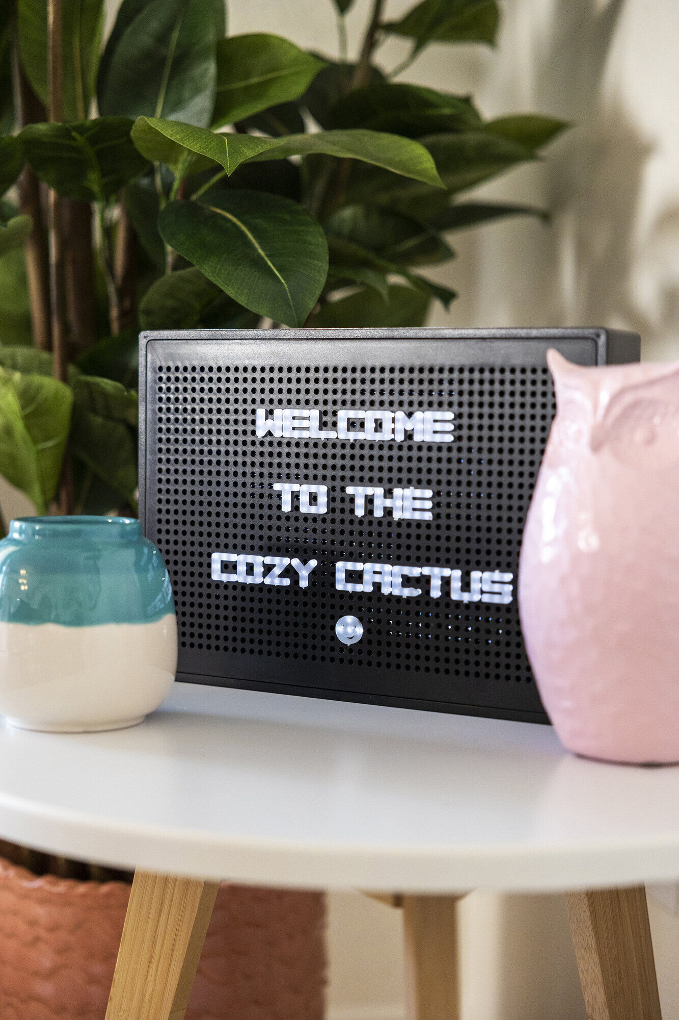 Hallway bathroom with contemporary design